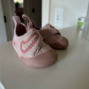 Nike Swoosh 1 size 3C